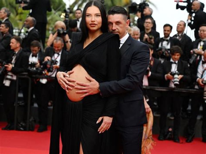 Adriana Lima's Parents: Unraveling The Roots Of A Supermodel