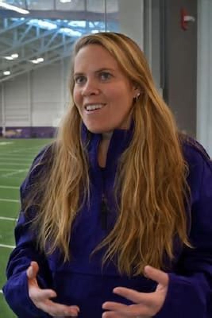 Get The Scoop: Amanda Belichick's Age Revealed