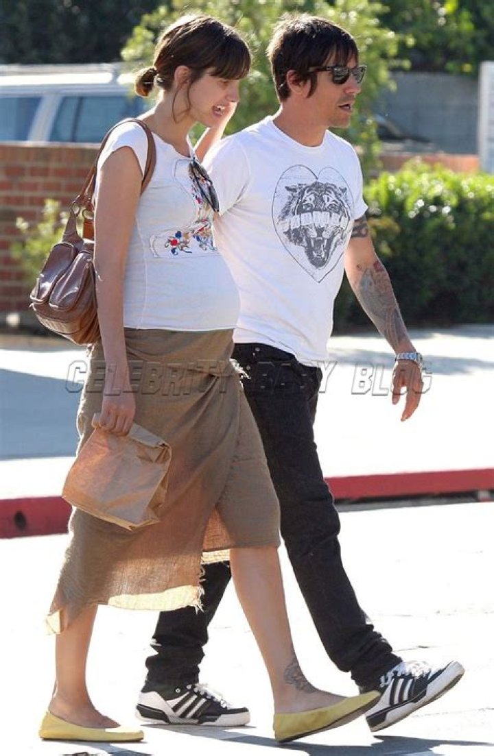 Anthony Kiedis' Significant Age Gap: A Look At His 19-Year-Old Girlfriend