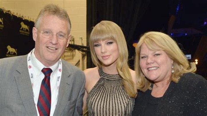 The Truth About Taylor Swift's Parents' Marriage Status