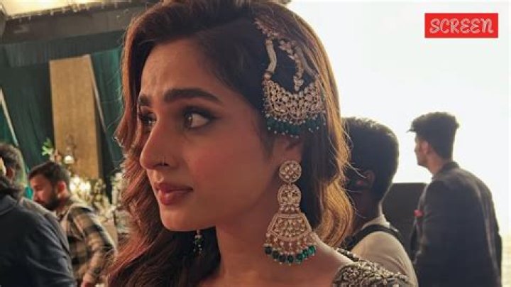 The Unfiltered Charisma Of Ayesha Khan: A Prominent Internet Personality