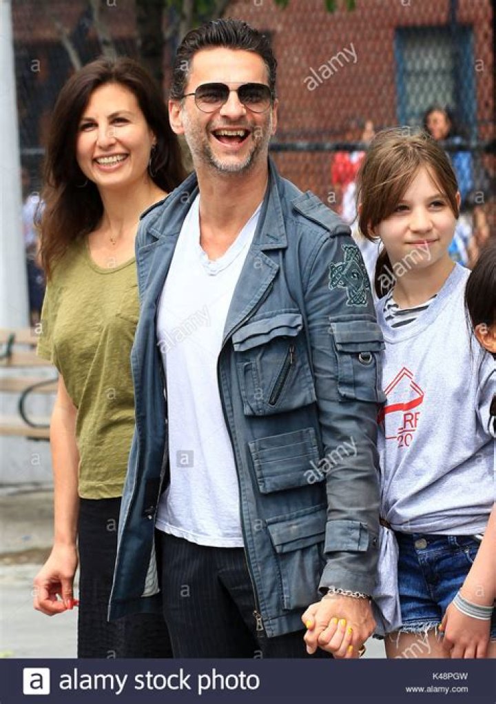 Premiering: Dave Gahan's First Marriage Revealed