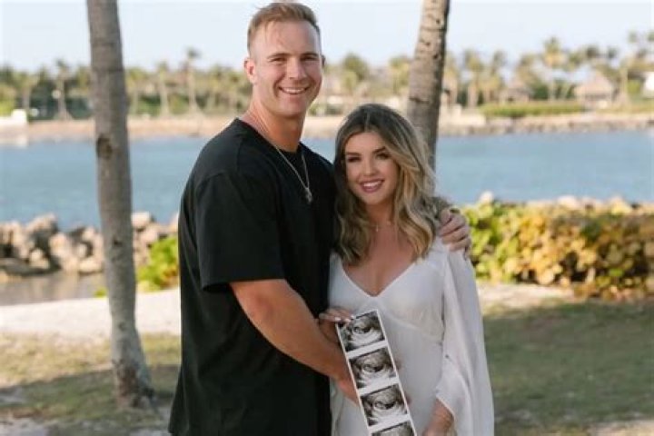 Does The Famous Fernando Alonso Have A Wife? Find Out Here