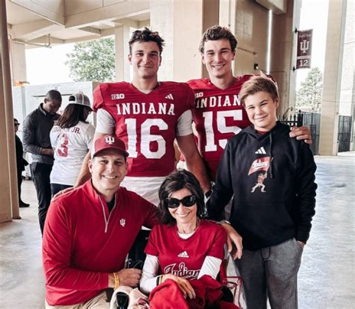 How Many Sons Does Fernando Vargas Have? Discover The Answer