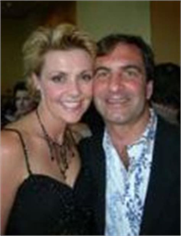 Is Amanda Tapping Still Married: A Definitive Answer