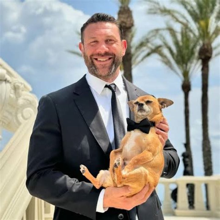 Is Lee Asher Currently In A Romantic Relationship? Uncover The Truth