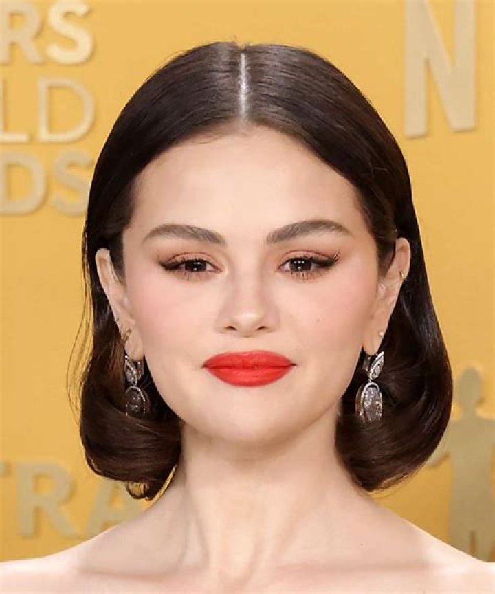Is Selena Gomez Unusually Short - Facts And Speculations