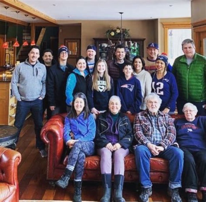 Introducing Jonathan Knight's Siblings: An Unbreakable Bond