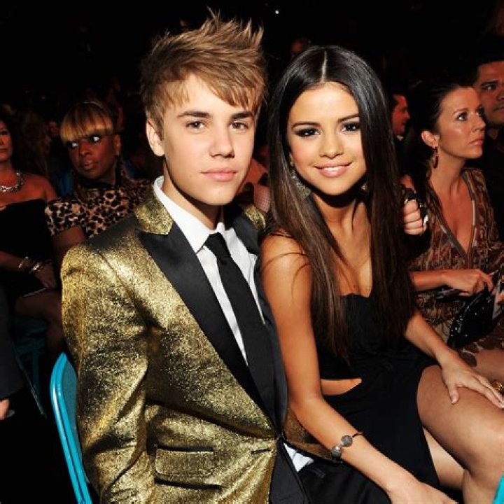 Explore The Age Gap: Justin And Selena's Relationship Dynamics