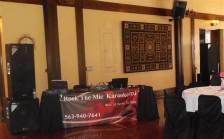 Sing The Night Away: Enjoy Unforgettable Karaoke In Davenport, Iowa