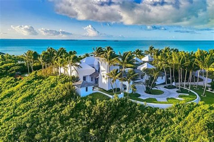 Kenny Chesney's Private Island Paradise: Escape To No Shoes Nation