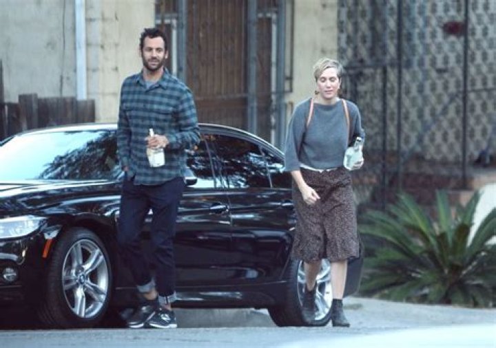 Kristen Wiig's Surprising Smoking Habit: A Closer Look