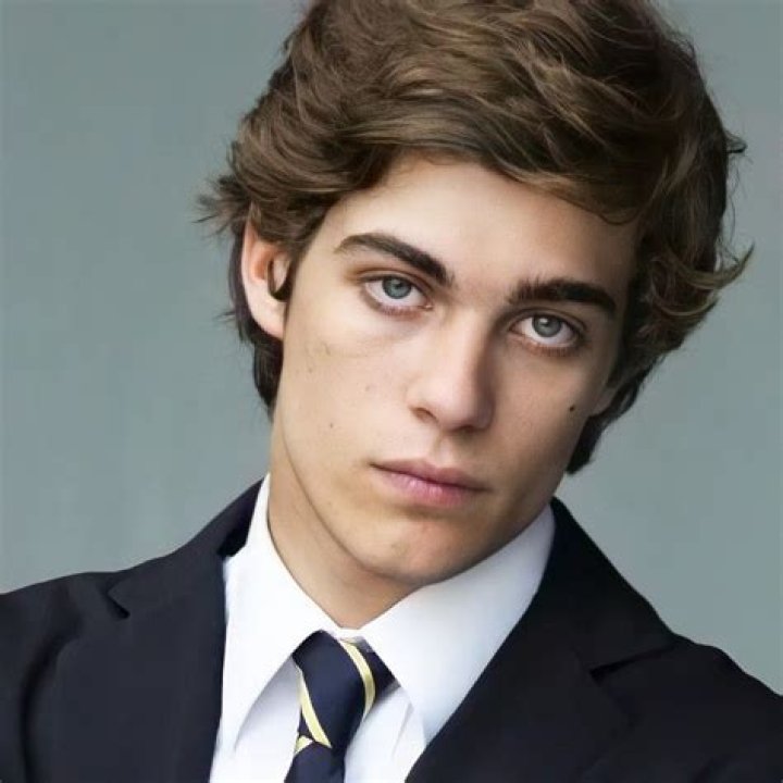 Uncover Lorenzo Zurzolo's Height In Feet: A Definitive Guide