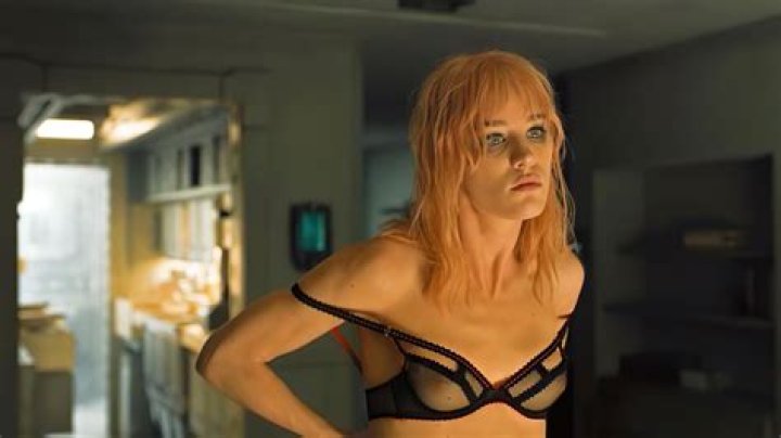 Mackenzie Davis's Stunning Topless Photos: A Must-See