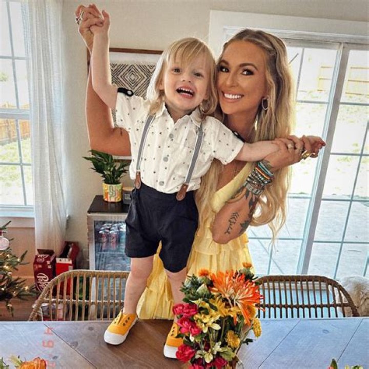 Morgan Wallen's Son: The Inside Scoop On His Family Life