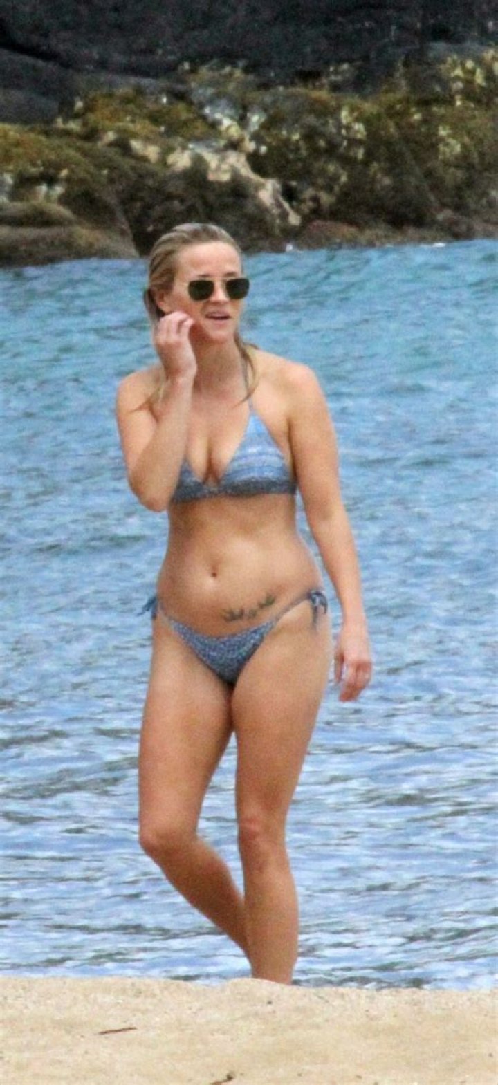 Reese Witherspoon's Stunning Curves: Exploring Her Measurements