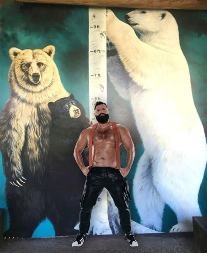 How Tall Do Bears Get? Exploring The Heights Of These Majestic Creatures