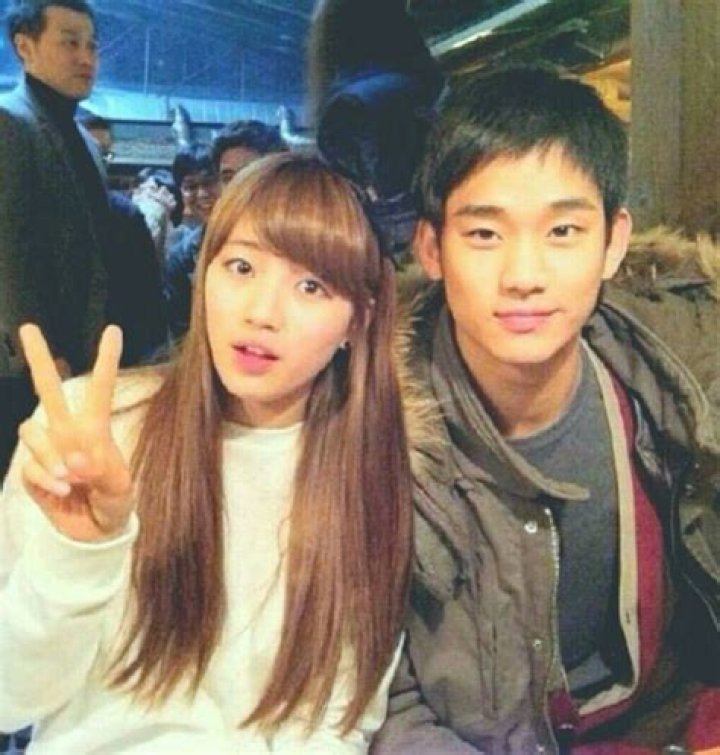 Who Is Kim Soo Hyun's Girlfriend? Uncovering The Truth